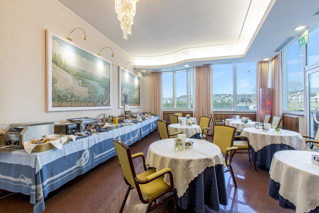 Hotel Ambassador Tortoreto Esterno foto