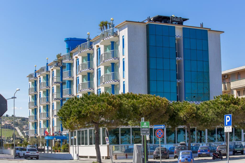 Hotel Ambassador Tortoreto Esterno foto