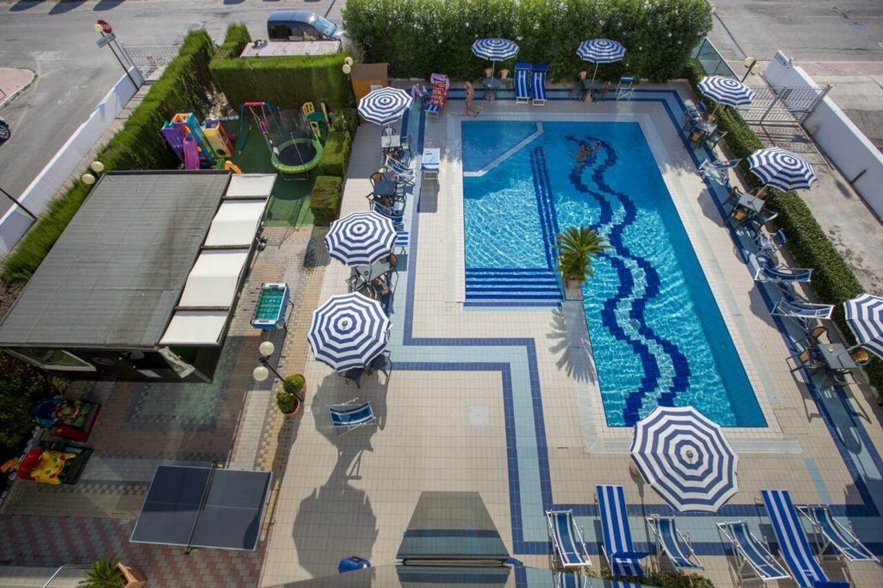 Hotel Ambassador Tortoreto Esterno foto
