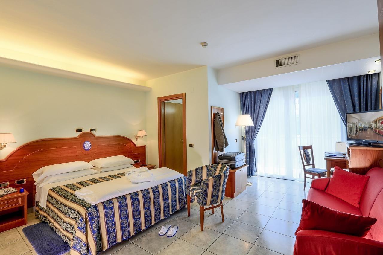 Hotel Ambassador Tortoreto Esterno foto