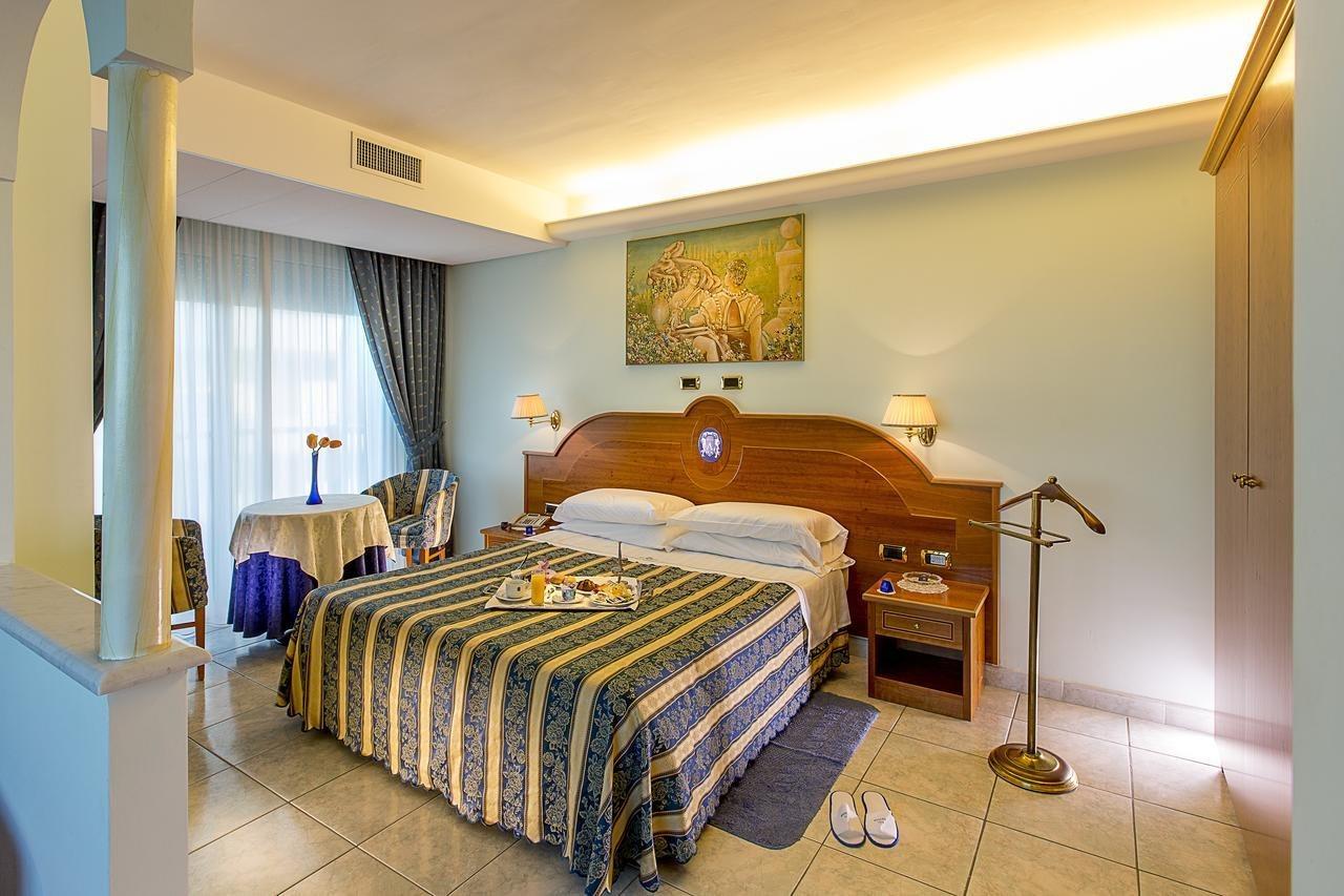 Hotel Ambassador Tortoreto Esterno foto