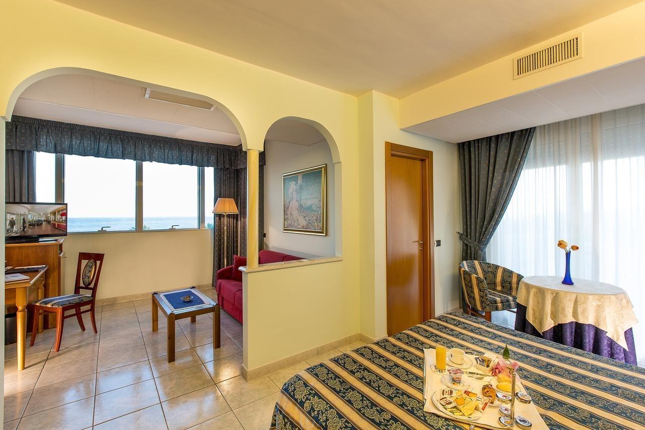 Hotel Ambassador Tortoreto Esterno foto